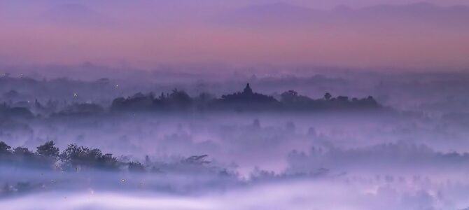 丘からのサンライズ　Borobudur Hill Sunrise