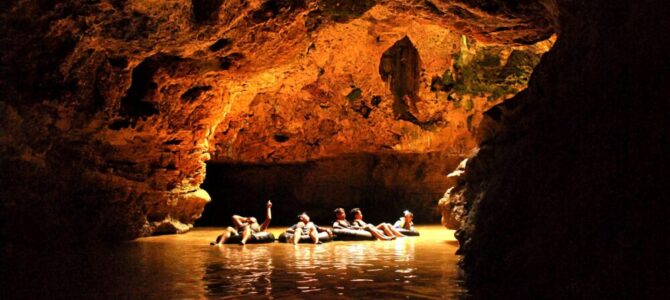 ピンドゥル洞窟　Pindul Cave