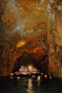 タンディン洞窟