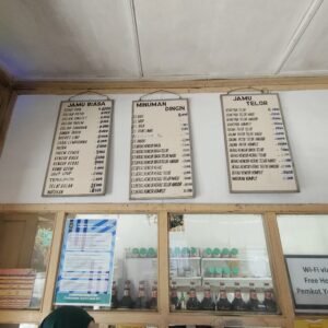 ジョグジャカルタ　老舗伝統ハーブ飲料ジャムー店　Jamu Ginggang